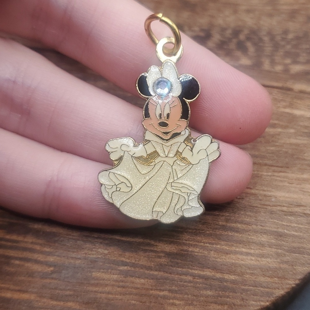 P125 vintage Minnie mouse bridal pendant